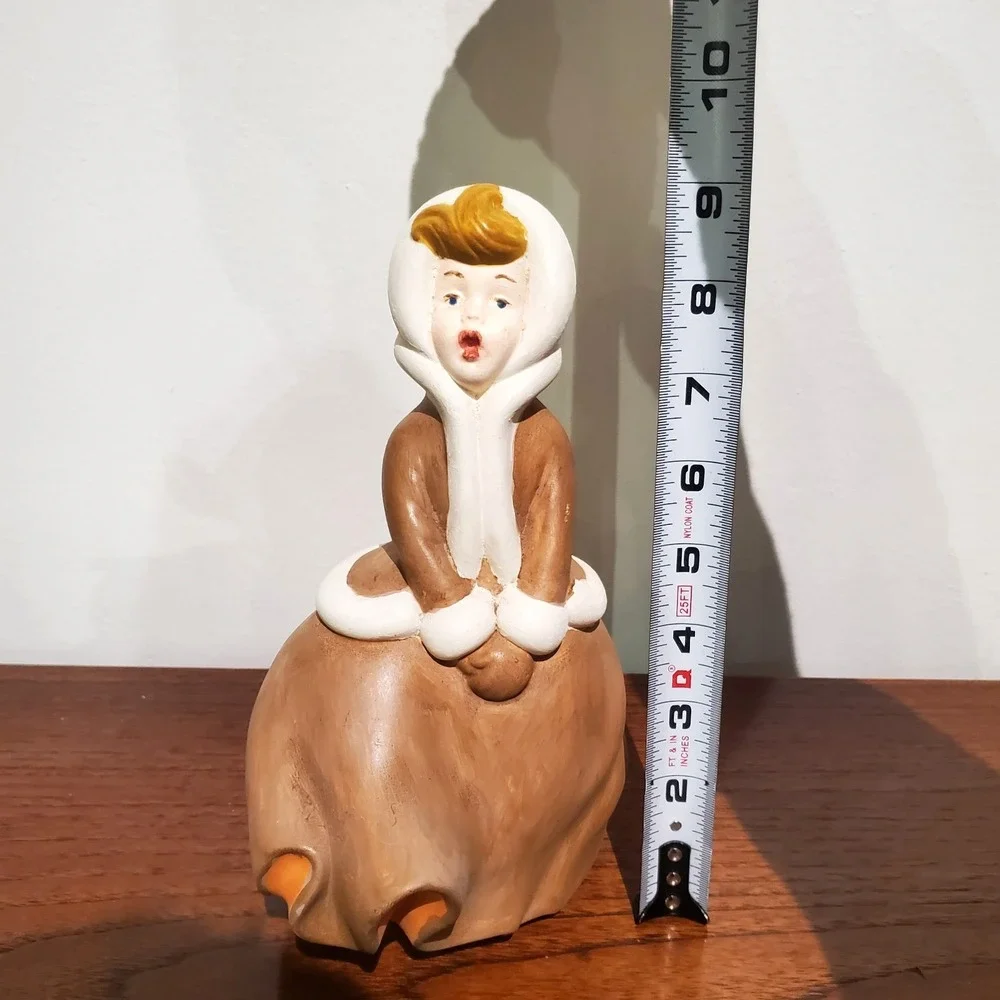 Vintage ceramic Christmas caroler girl figurine, 9" tall, holiday decor - Picture 6 of 6